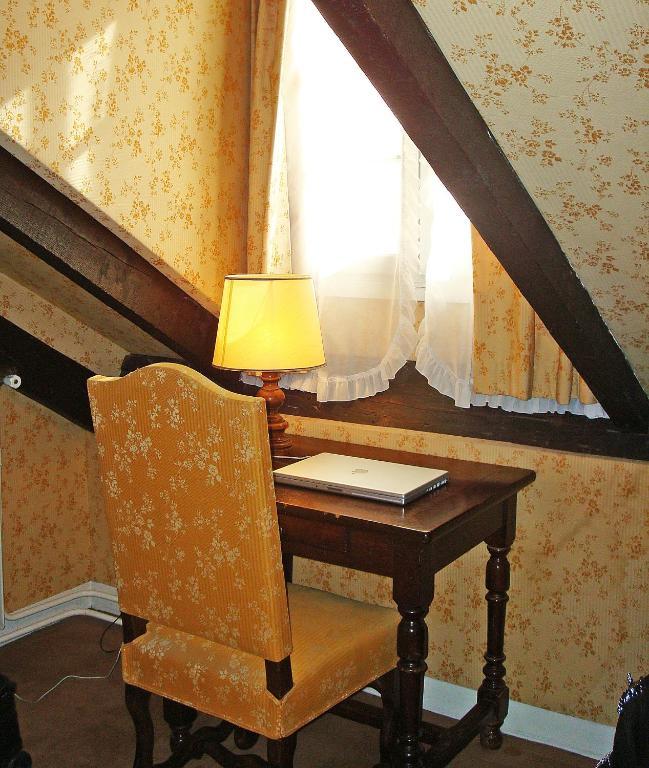 Hotel De La Bretonnerie Paris Room photo